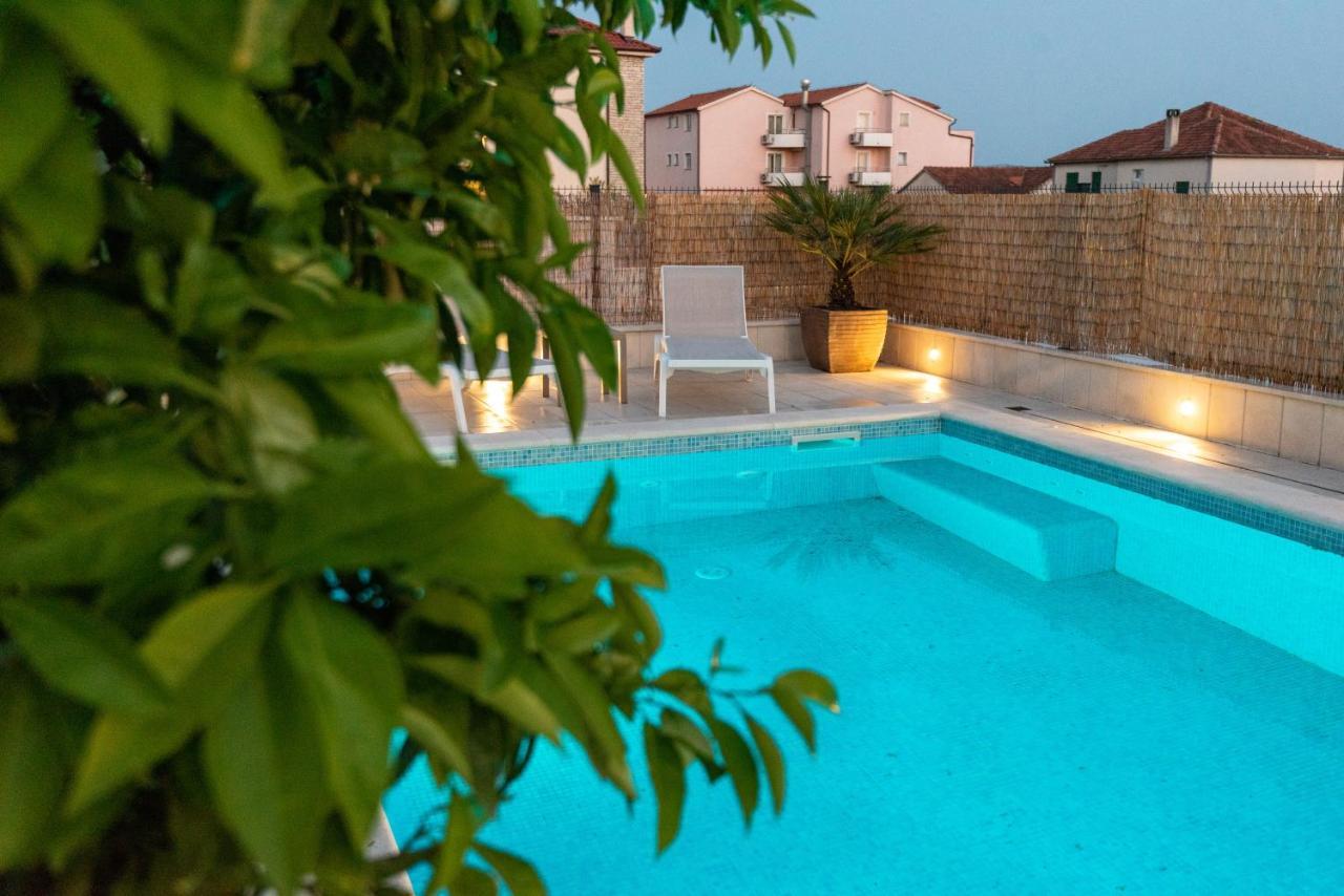 Sun Gardens Villa ชิเบนิก ภายนอก รูปภาพ