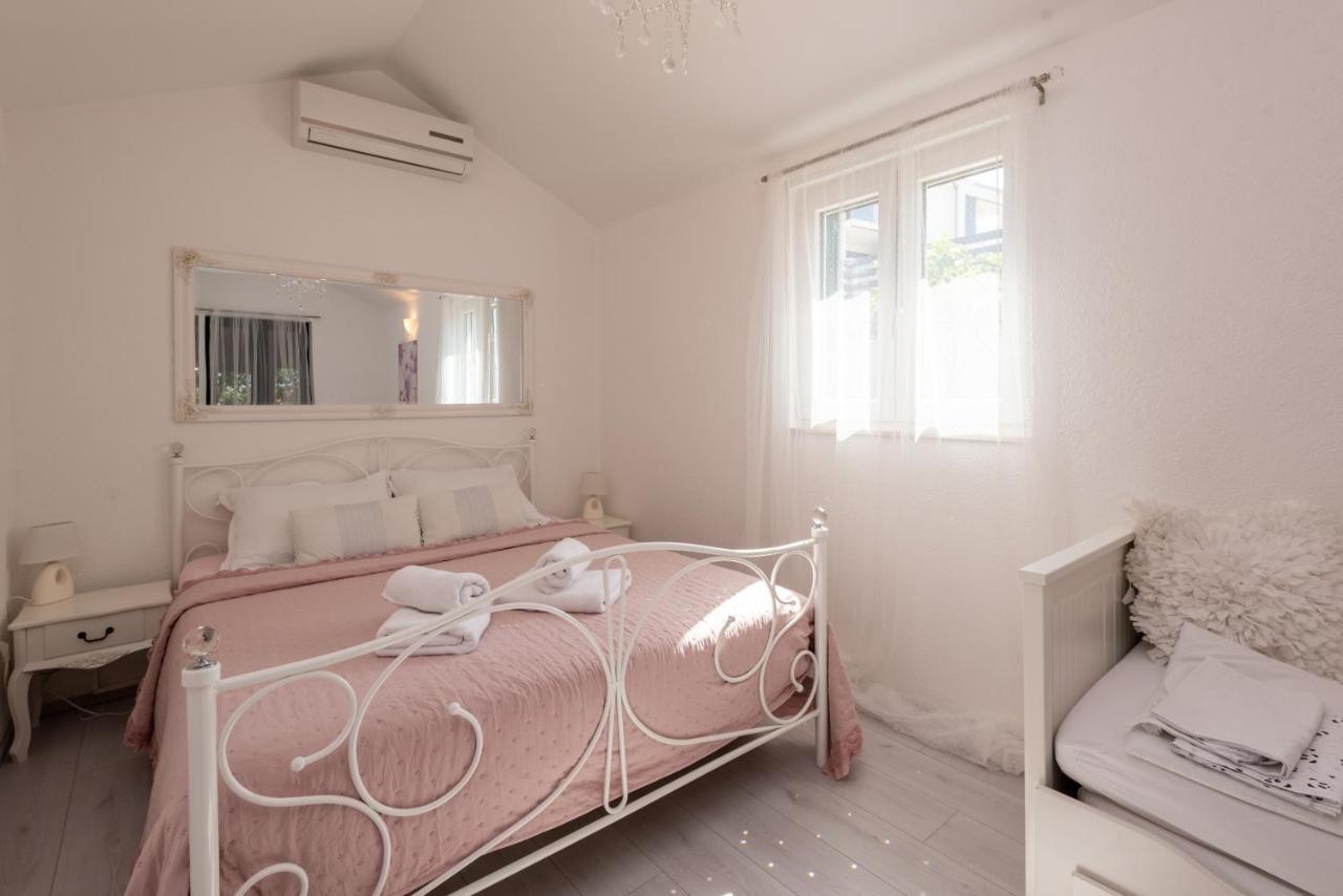 Sun Gardens Villa ชิเบนิก ภายนอก รูปภาพ
