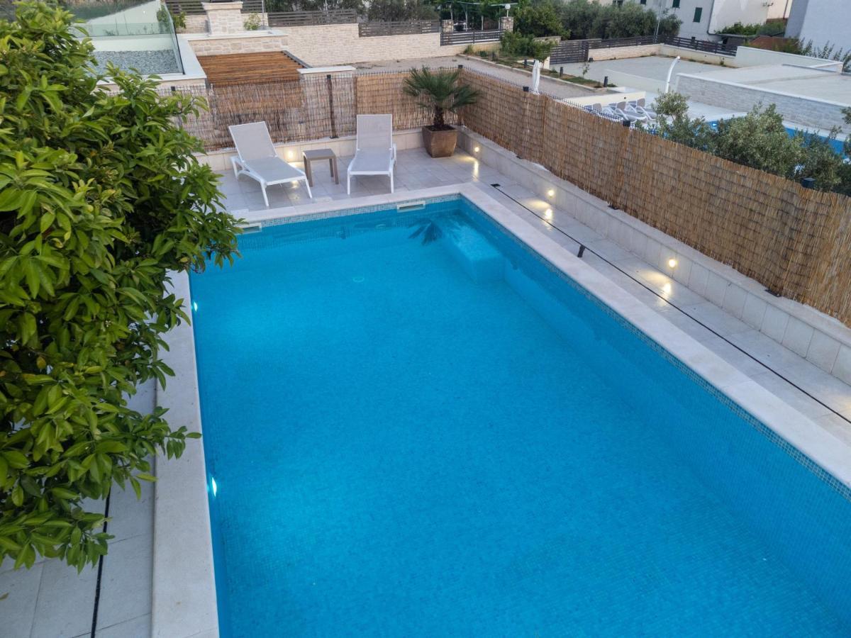 Sun Gardens Villa ชิเบนิก ภายนอก รูปภาพ